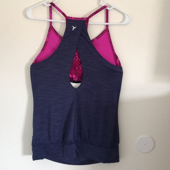 Old navy active top - Picture 4 of 5
